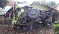 Permalink to Fuso Bermuatan Batu Bara Terguling Hantam Rumah Warga di Kampung Banjar Masin