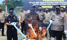 Permalink to Jaga Masyarakat dari Barang Ilegal, Gubernur Arinal Pimpin Langsung Pemusnahan Tembakau dan Etil Alkohol