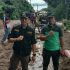 Permalink to Puluhan Warga  Desa Surabaya Timur Gotong Royong Membersihkan Sisa Longsoran
