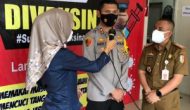 Permalink to Usai Divaksin Tahap Dua, Kapolres Tulang Bawang Ceritakan Apa Yang Dialaminya Setelah Vaksinasi Pertama