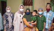 Permalink to Thia Yufada Sambangi dan Semangati Istri Almarhum Oktriandika