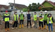 Permalink to Kabid Cipta Karya PUPR Tuba Tinjau Pekerjaan Taman Sp Penawar