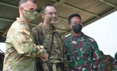 Permalink to Kasad dan Komandan USARPAC  Sematkan Wing Terjun  Garuda Airborne