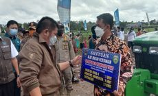 Permalink to KUKER Gubernur SUMSEL Serahkan Bantuan Alat Mesin Prapanen dan Pasca Panen Di Oku Timur