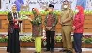 Permalink to Pacu Semangat Ibu Ibu PKK Pringsewu, Ibu Riana Sari Arinal Minta Kader Jadi Pelopor Perubahan Masyarakat di Masa Pandemi Covid-19