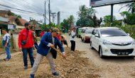 Permalink to FKWKP Bersama Masyarakat Rejosari Gelar Baksos Timbun Jalan Rusak