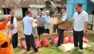 Permalink to Bupati Adipati Serahkan Bantuan Logistic Kepada Warga Korban Banjir Di Rebang Tangkas Melalui BPBD Way Kanan