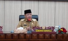 Permalink to GUBERNUR ROHIDIN USUL TENAGA HONORER DIANGKAT JADI PNS
