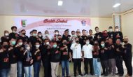 Permalink to Bakti Sosial DPC, Ketua DPD KWRI Serahkan Piagam Penghargaan HPN Award ke Dendi Ramadhona
