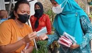 Permalink to Kader PKK Kelurahan Kotakarang Raya Bagi-Bagi Masker dan Pelaksanaan Vaksin ke 3