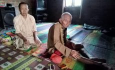 Mbah Matsoeri 80 Tahun Menangis Terus Korban Angin Puting Beliung di Desa Muliya Sari Kabupaten Mesuji, Harapkan Bantuan