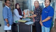 Permalink to KETUA DPD PAN WAYKANAN Menyerahkan Berkas PAW Pada KASUBAG LEGISLATIF