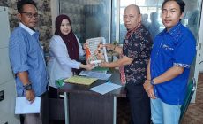 Permalink to KETUA DPD PAN WAYKANAN Menyerahkan Berkas PAW Pada KASUBAG LEGISLATIF