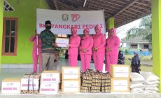 Permalink to Sambut HKGB Ke-70, PC Bhayangkari Tulang Bawang Gelar Baksos di Ponpes