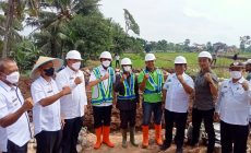 Permalink to Penjabat Bupati Pringsewu Lakukan Peletakan Batu Pertama Pembangunan Lumbung Padi
