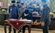 Permalink to Raperda Ditandatangani oleh Bupati dan ketua DPRD Waykanan
