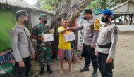 Permalink to Kapolsek Memimpin Pelaksanaan kegiatan Penyaluran Bantuan Sosial (Bansos) Di Wilayah Hukum Polsek Wonotirto.