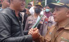 Permalink to Aksi Demonstrasi FPPI di Depan Kantor Bupati, yang Berjumlah 500 orang, dari Emlemen Masyarakat dan Perwakilannya
