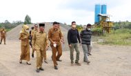 Permalink to Usai Meninjau Perbaikan Jalan Di Muba , Pj Bupati Apriyadi Mampir Mengecek Batching Plant Milik Warga