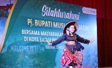 Permalink to Tarian Nyadike Sawah Buat Nostalgia Warga Muba di Batam