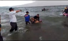 Permalink to Seorang Pengunjung Tewas Tenggelam Saat Main Perahu di Pantai Pelangi Danau Ranau