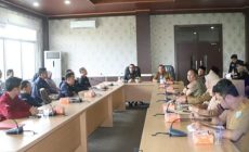 Permalink to SEKDA PIMPIN RAPAT PEMBAHASAN DANA HIBAH KPU DAN BAWASLU TAHUN ANGGARAN 2023-2024