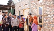 Permalink to Pj Bupati Apriyadi Tinjau Pembangunan Bedah Rumah Warga di Kecamatan Babat Supat