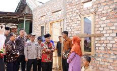 Permalink to Pj Bupati Apriyadi Tinjau Pembangunan Bedah Rumah Warga di Kecamatan Babat Supat