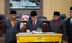 Permalink to Anggota DPRD Muba dan Pj Bupati Apriyadi Setujui APBD-P TA 2023
