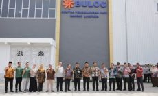 Permalink to GUBERNUR ARINAL LEPASAN BANTUAN PANGAN BERAS TAHAP II DI GUDANG BULOG