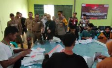Permalink to 120 Orang terlibat dalam pelipatan dan penyortiran surat suara Pemilu 2024, ini pesan Sulpakar