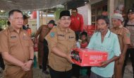 Permalink to Kunjungi Korban Banjir di Betara, Anwar Sadat Salurkan Bantuan