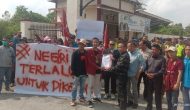 Permalink to Aliansi Pemuda Peduli Demokrasi gelar aksi di DPRD OKUS , Minta Komisioner KPU OKU Selatan untuk Diberhentikan