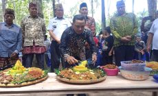 Ketua Adat Serahkan Mandat ke Kepala Desa Tamansari, Dalam Peringatan 1 Tahun Tanah Tanjung Kemala Kembali ke Rakyat