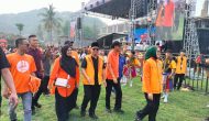 Permalink to Masyarakat Sambut Hangat Kehadiran Paslon Nomor 2 di Konser Aku Kamu dan Adilah di Gadingrejo