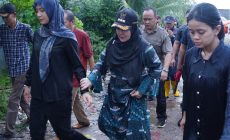 Permalink to Bunda Eva Janji Perbaikan Rumah Rusak Akibat Banjir