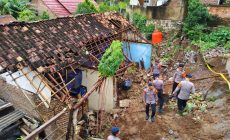 Permalink to Pasutri di Gedong Air Tewas Tertimbun Tembok Runtuh saat Hujan Deras