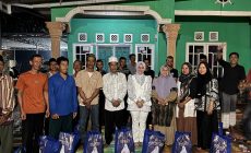 Permalink to Jelang Idul Fitri, Anggota DPRD Kabupaten Pesawaran Jatu Prima Bagikan Bingkisan