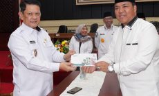 Permalink to Gubernur Rahmat Mirzani Tunaikan Zakat Fitrah dan Zakat Mal Melalui Baznas, Perkuat Solidaritas Sosial dan Dorong ASN Berzakat