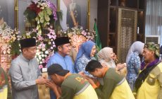 Permalink to Eratkan Silaturahmi, Ribuan Warga Secara Bergelombang Datangi Griya Agung Hadiri Open House Gubernur dan Wagub Sumsel