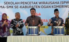 Permalink to Gubernur Herman Deru Luncurkan Program PWS di SMKN 2 OKU: Ajak Siswa Kuasai Teknologi dan Bersaing di Pasar Digital