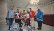Permalink to Aksi Viral Raihan Panjat Tiang Bendera, Gubernur Mirza Beri Hadiah Sepeda hingga Tabungan