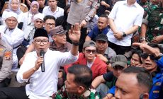 Permalink to Pemimpin Daerah Lampung Duduk Bersila Bersama Mahasiswa, Dengarkan Aspirasi Aliansi Lampung Melawan di Depan Kantor DPRD