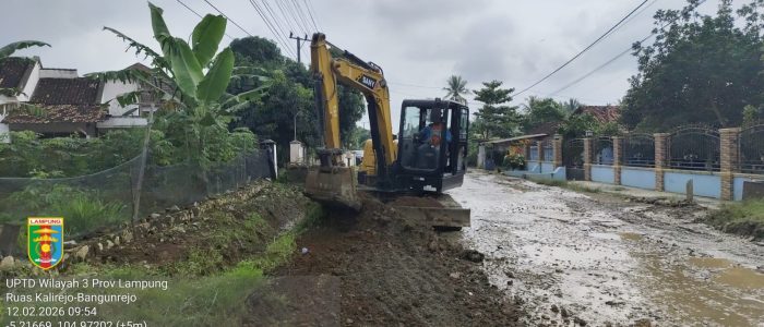 Antisipasi Terhambatnya Mobilitas Warga Selama Puncak Musim Hujan dan Ramadan, Pemprov Lampung Tutup Jalan Berlubang