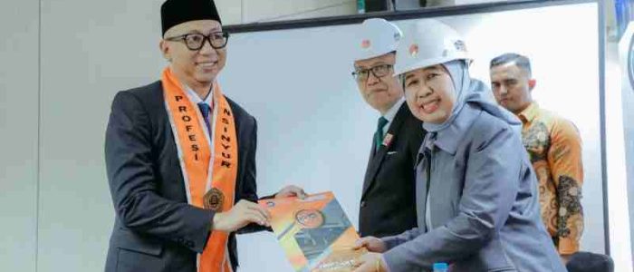 Gubernur Mirza Raih Predikat Lulusan Terbaik Program Profesi Insinyur FT Unila Periode April 2026