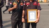 Polda Lampung Berikan Piagam Penghargaan kepada Sekda DPD Grib Jaya Provinsi Lampung Herman atas Dedikasi sebagai Sabuk Kamtibmas Polda Lampung Berikan Piagam Penghargaan kepada Sekda DPD Grib Jaya Provinsi Lampung Herman atas Dedikasi sebagai Sabuk Kamtibmas