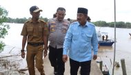Permalink to Bupati Anwar Sadat Ditemani Kapolres Tanjab Barat Tinjau Langsung Pencarian Dua Korban Hilang di Sungai Landak