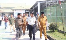 Permalink to Gandeng Lapas Kelas IIB Kuala Tungkal, Bupati Anwar Sadat Serahkan Bantuan Bedah Rumah dan Hadiri Panen Raya di Bram Itam