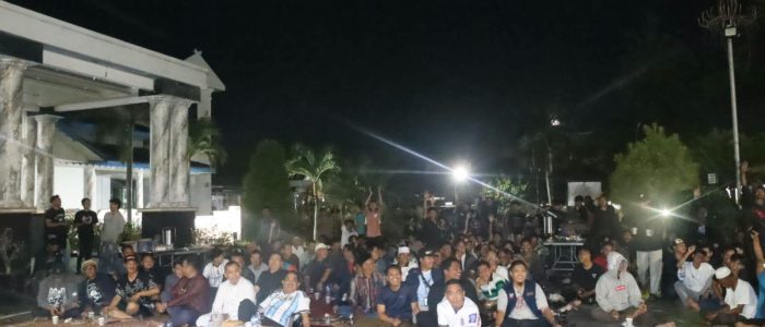 Nobar Piala Dunia Dihalaman Rumdis, Bupati Anwar Sadat Bagikan Doorprise untuk Masyarakat Nobar Piala Dunia Dihalaman Rumdis, Bupati Anwar Sadat Bagikan Doorprise untuk Masyarakat