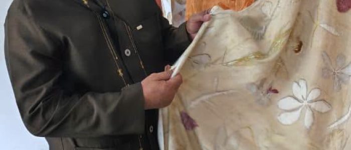 Siap Fasilitasi Pengembangan Produk, Bupati dan Wakil Bupati Tanjab Barat Tinjau UMKM Ecoprint Desa Kuala Dasal Siap Fasilitasi Pengembangan Produk, Bupati dan Wakil Bupati Tanjab Barat Tinjau UMKM Ecoprint Desa Kuala Dasal